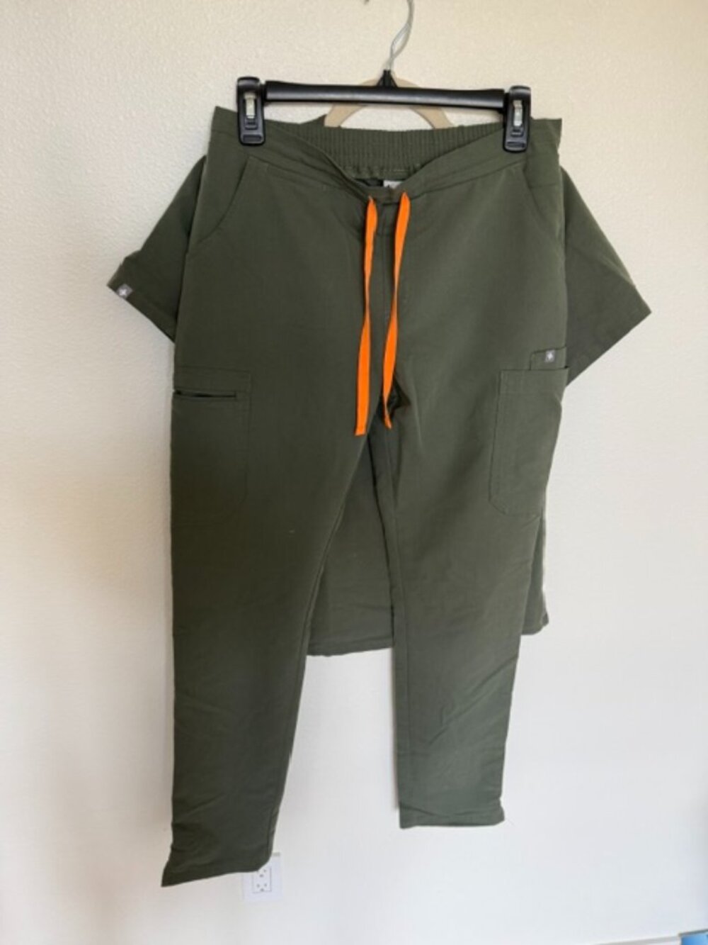 FIGS - Casma Top - Yola Pants - Moss Green - Small/ Small Tall